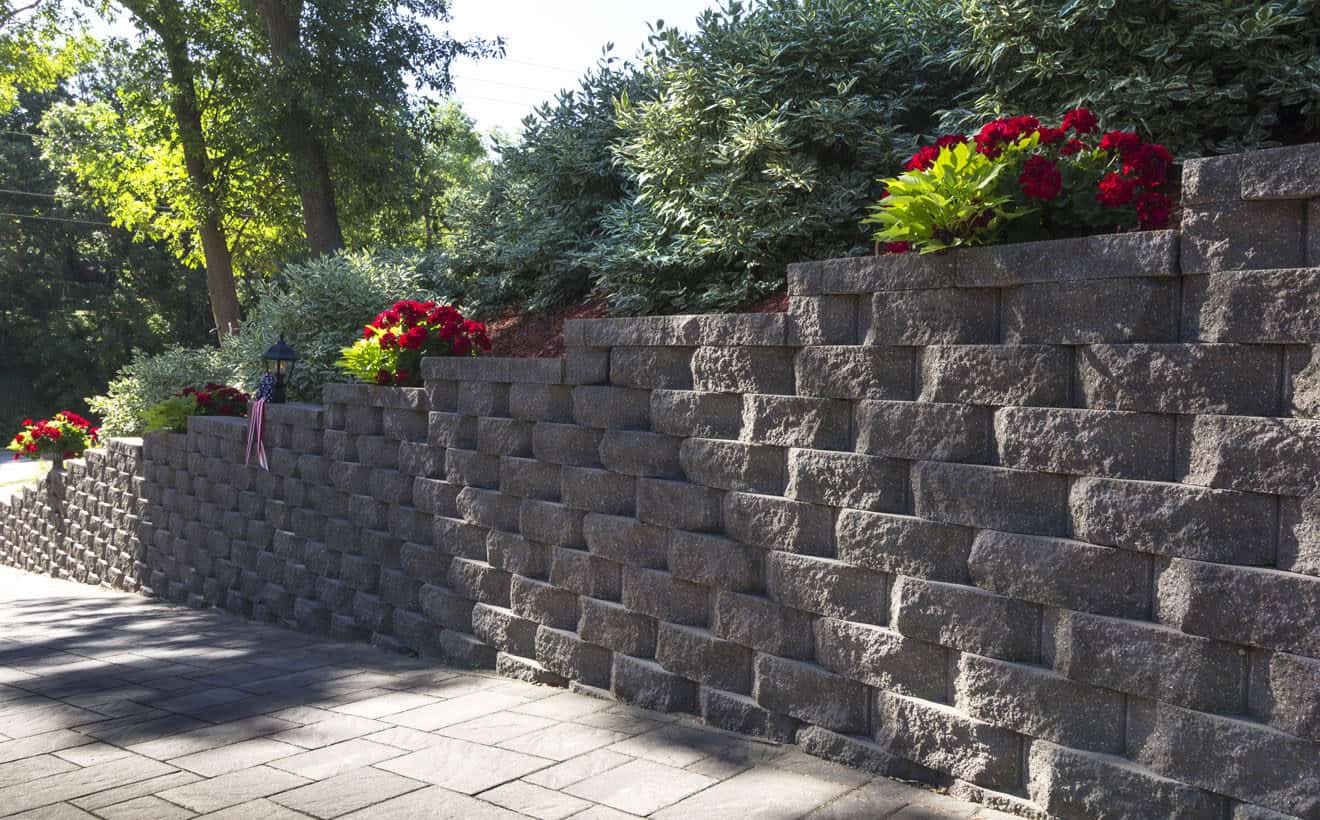 retaining wall made with Rochester Concrete Products